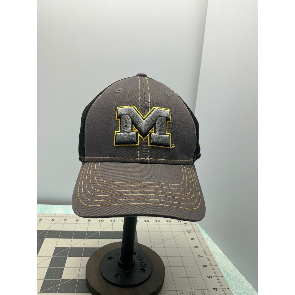 New Era Michigan Wolverines 39THIRTY Youth Hat Gray Black Mesh Stretch Fit Cap